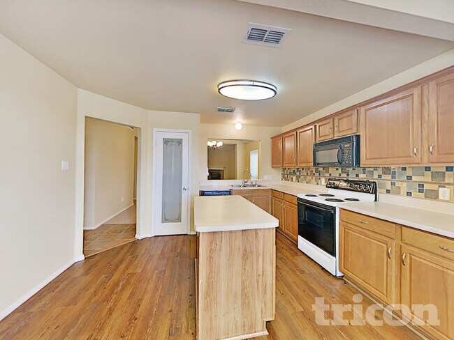 Building Photo - 532 Caravan Dr