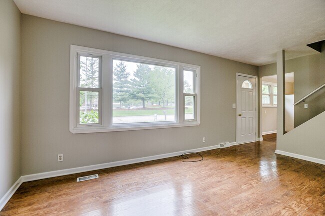 Building Photo - 4 Bedroom Home-Move In Special