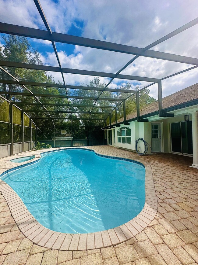 Foto del edificio - 2120 Lakebreeze Way