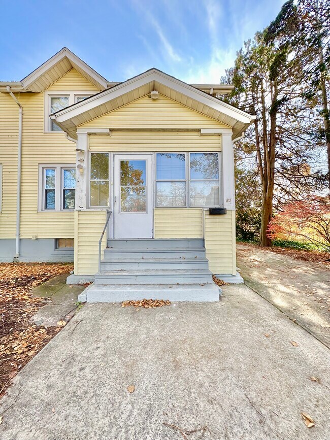 Building Photo - 23 Beecher Pl