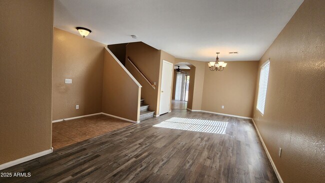Foto del edificio - 42553 W Michaels Dr