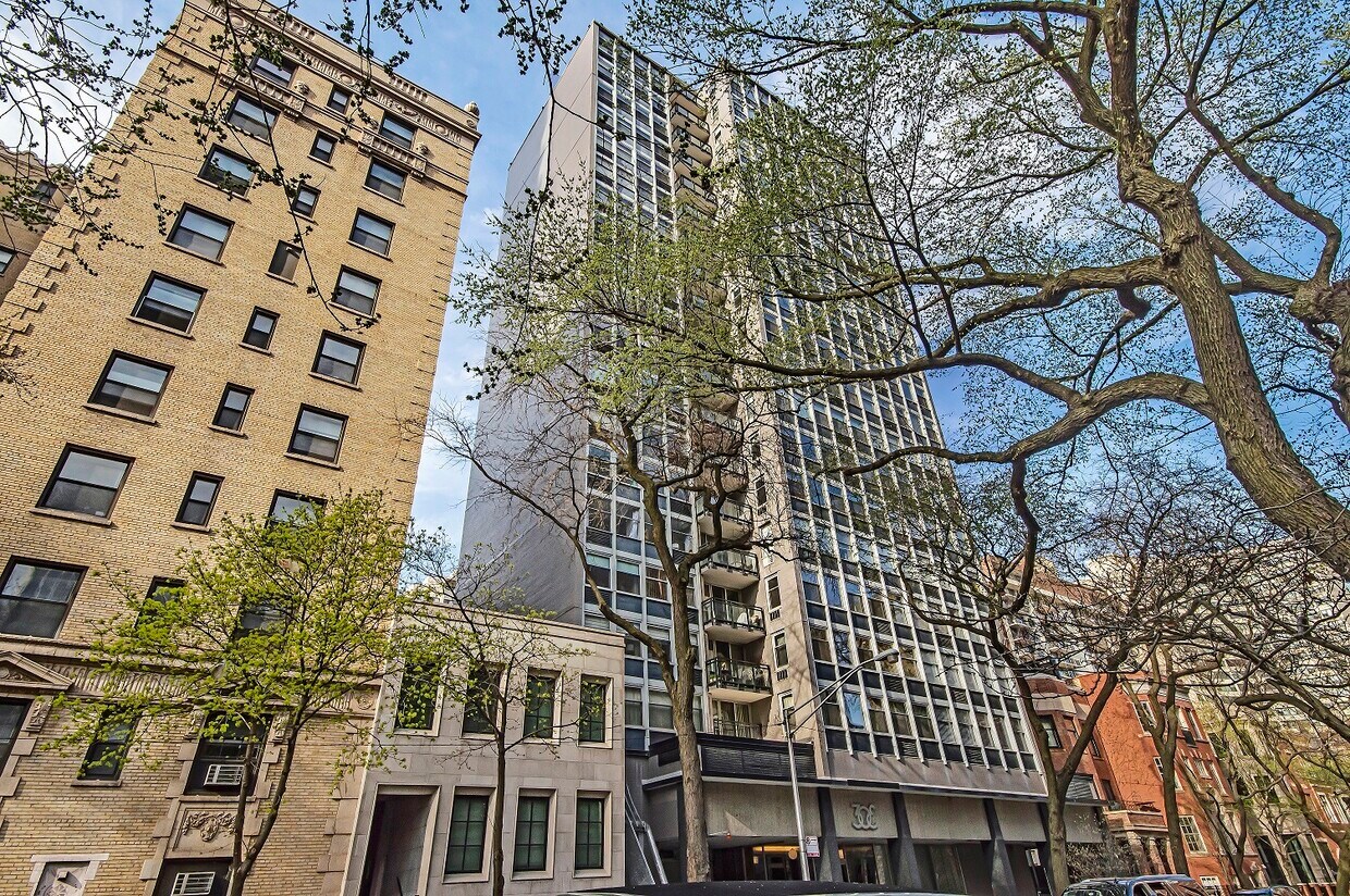 Primary Photo - 30 E Elm St
