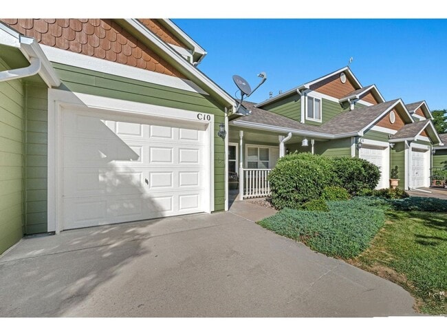 Building Photo - Bright & Inviting Townhome for Rent!