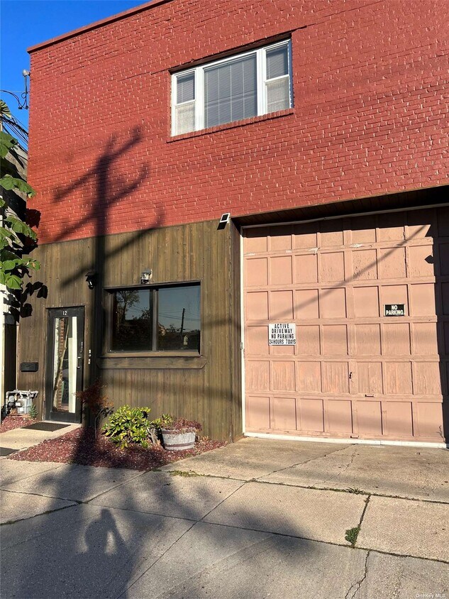 12 S Ketcham Ave, Amityville, NY 11701 House Rental in Amityville, NY