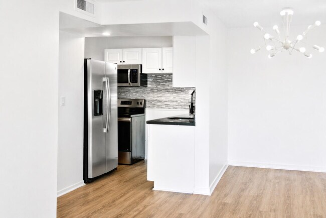 Foto del edificio - 9682 Fontainebleau Blvd