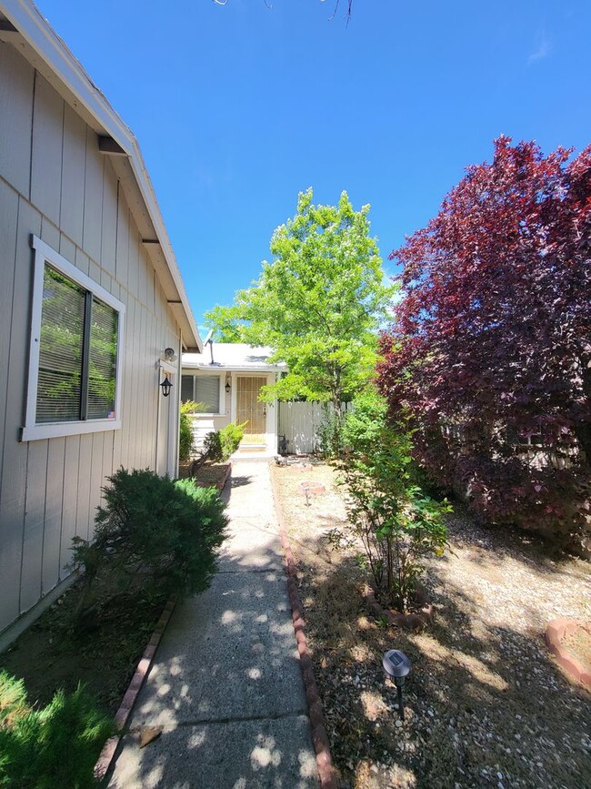 Building Photo - Duplex with Yard and Garage- PETS WELCOME-...