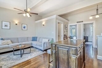 Foto del edificio - 439 W 4th St