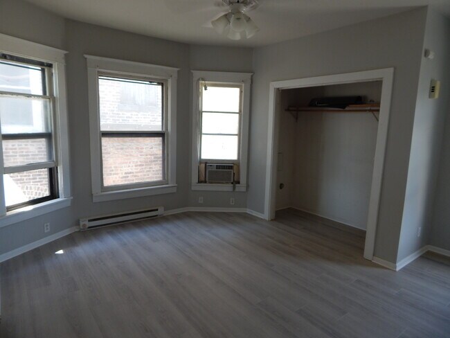 Building Photo - 113 N Center St