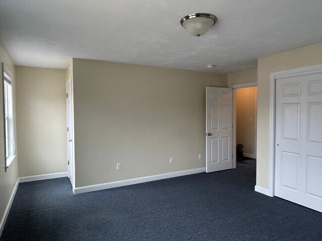Building Photo - 141 Knight Ave