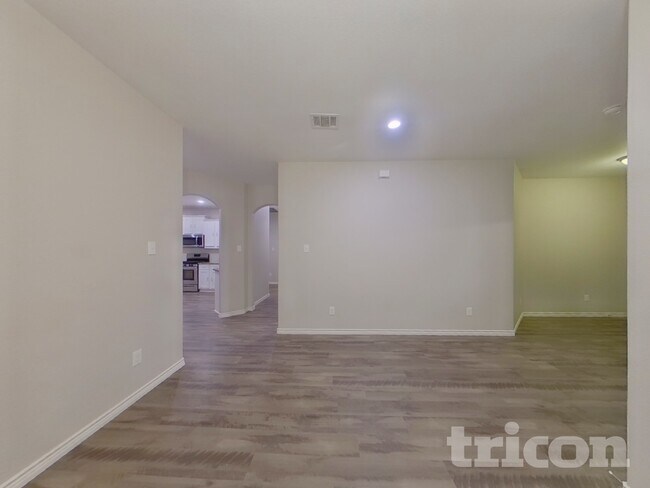 Foto del edificio - 657 Bassett Hall Rd