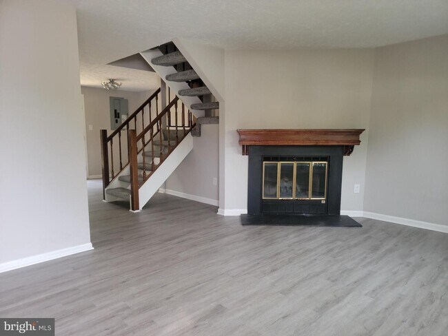 Foto del edificio - 7475 Lone Star Rd