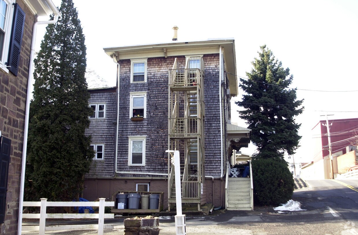 Building Photo - 33 E Afton Ave