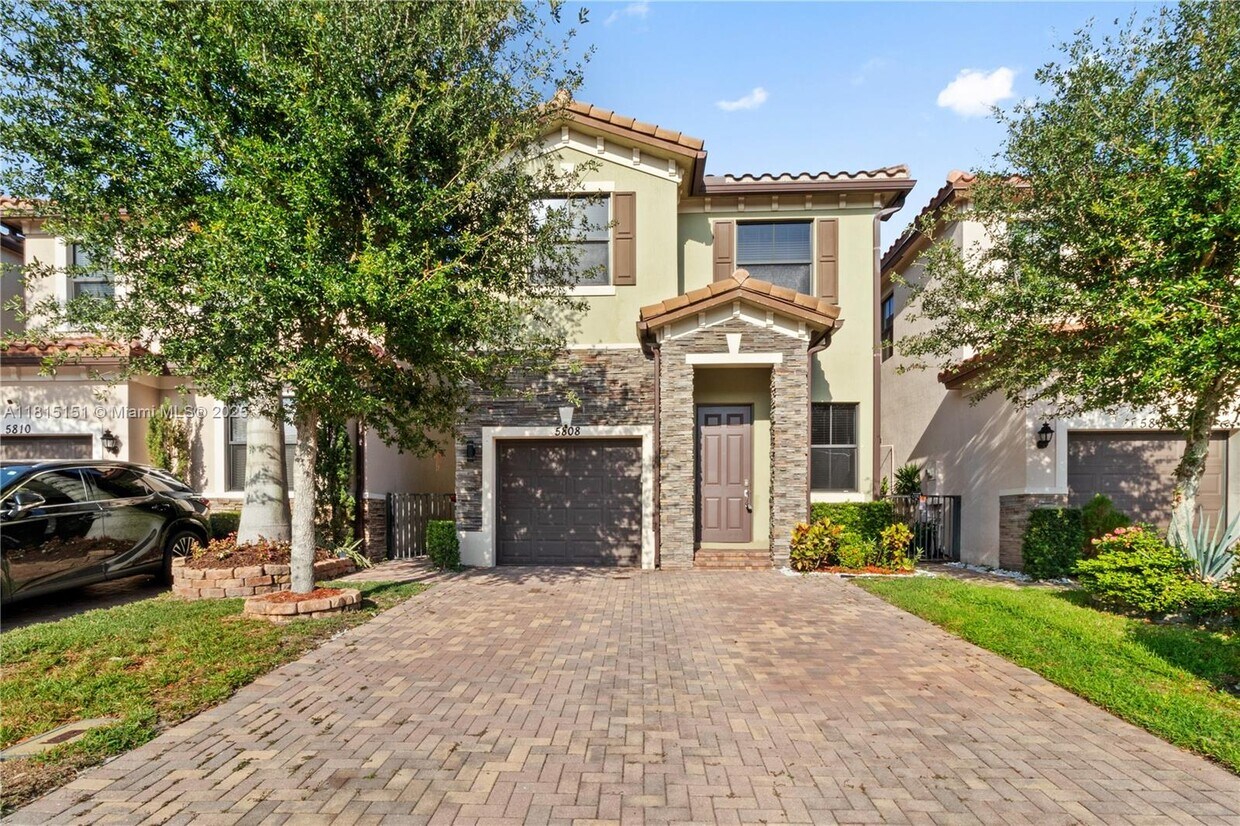Foto principal - 5808 NW 46th Ln