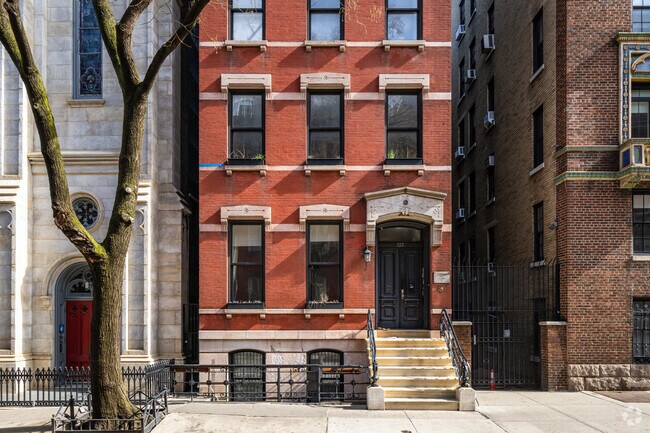 Entrance - 133 W 4th St