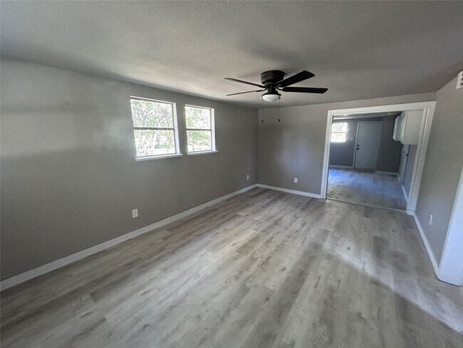 Foto del edificio - 5734 Grant Ave