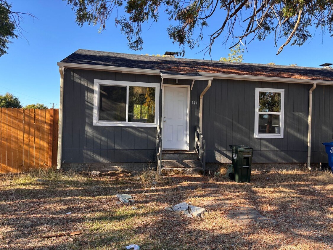 Primary Photo - R144