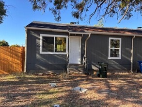 Building Photo - 144 Onyx St