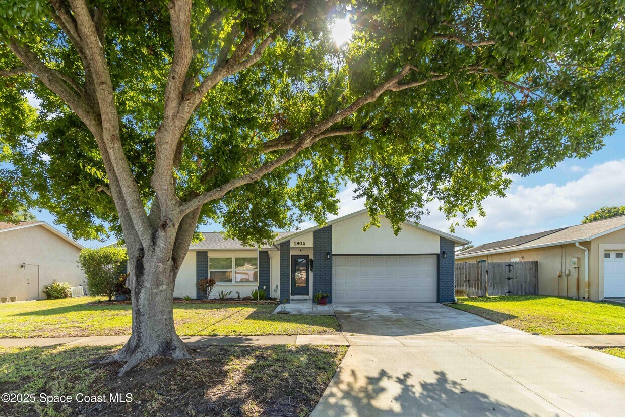 Foto principal - 1804 W Shores Rd