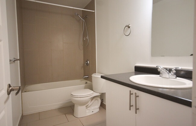 Photo du bâtiment - 475-477 Lancaster St W