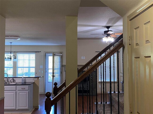 Building Photo - 3949 Vista Mar Dr