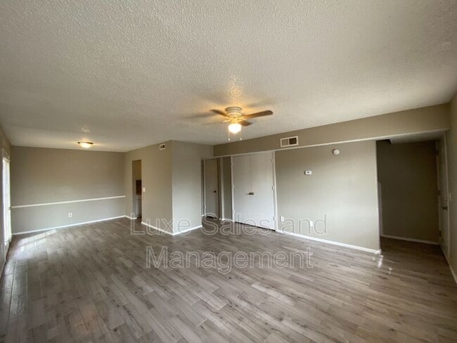 Foto del edificio - 6048 NW Expressway