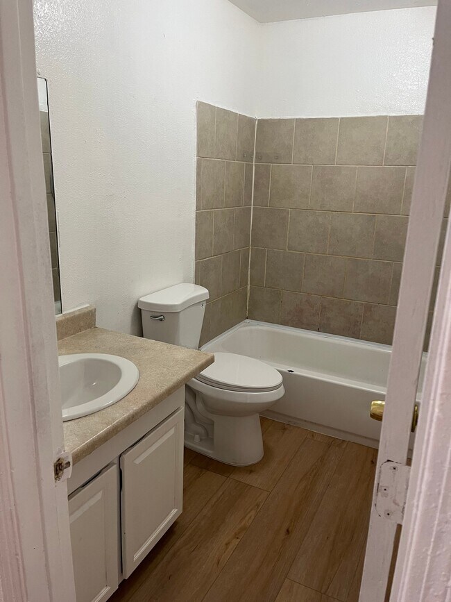 Foto del edificio - 420 Vermont St NE