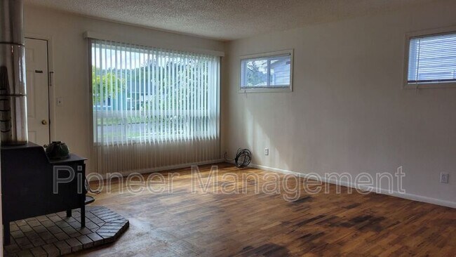 Foto del edificio - 3071 NE Johnson St