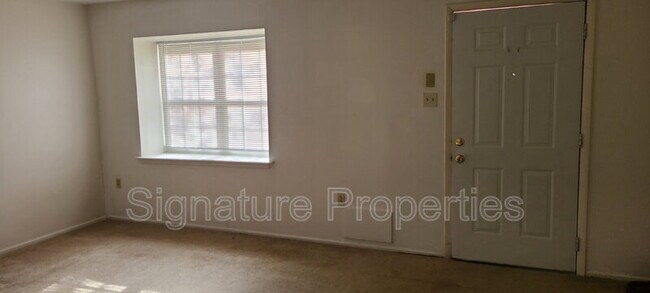 Foto del edificio - 8602 Ransco Ct