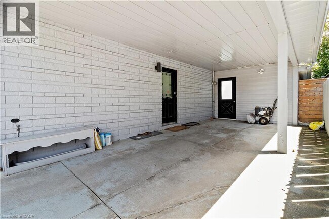 Building Photo - 61 Goldfinch Rd