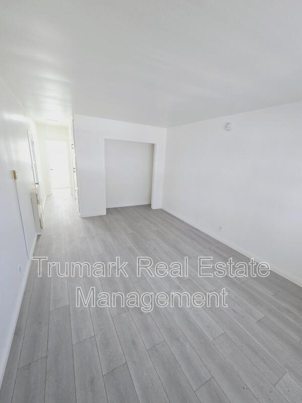 Foto principal - 104 E Randolph St