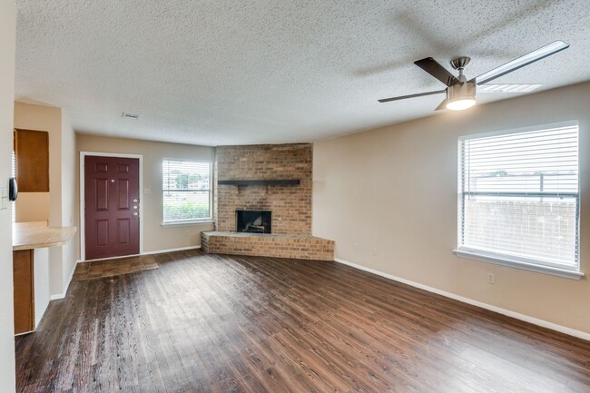 Foto del edificio - Spacious 2 Bedroom Duplex in Irving