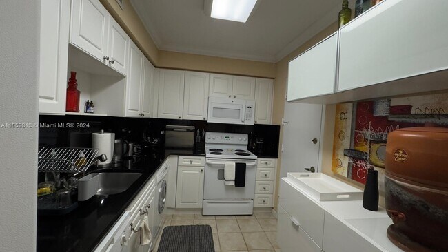 Building Photo - 2501 S Ocean Dr