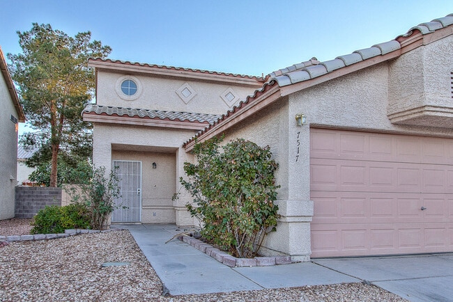 Building Photo - Charming 3-Bedroom Home with Spacious Back...