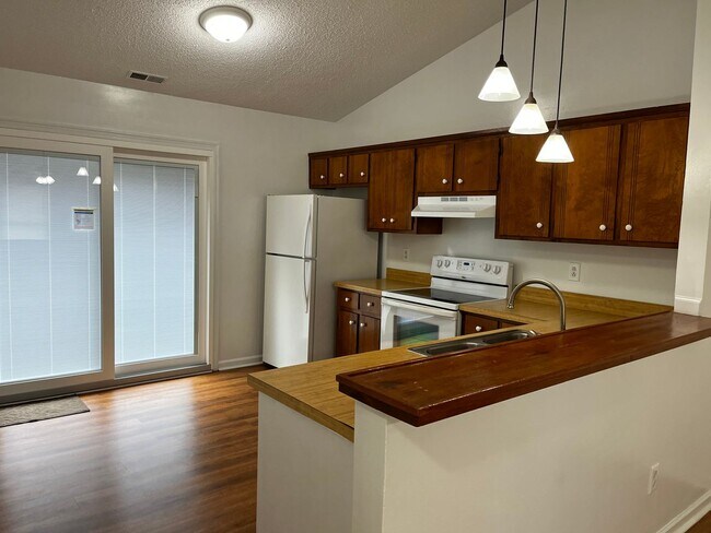 Foto del edificio - This Duplex is All About Location Location Location!