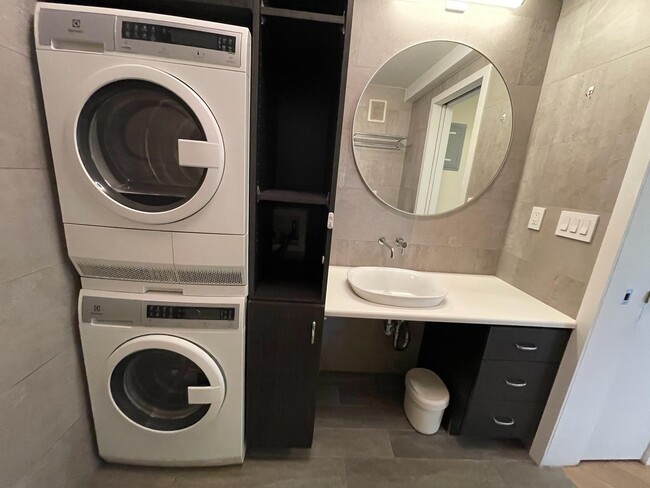 Foto del edificio - 330 E 38th St