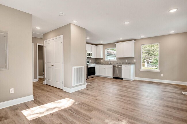 Building Photo - 4014 Chandler Ave