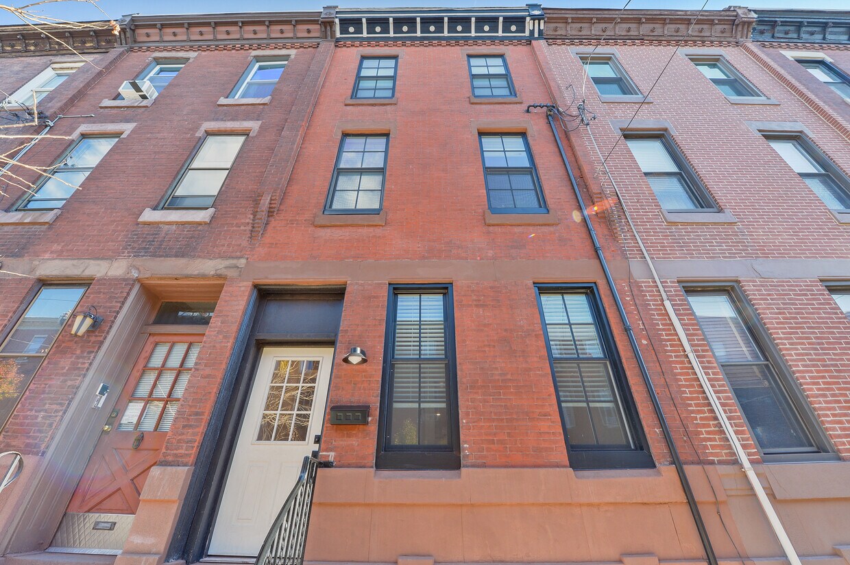 Primary Photo - 1537 S 15th St
