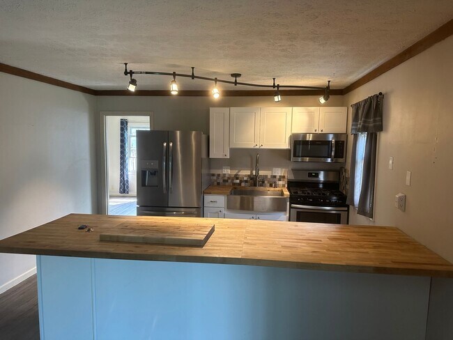 Foto del edificio - Welcome to this charming 3 bedroom, 2 bathroom home located in West Lafayette, IN.