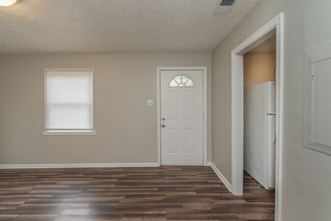 Building Photo - * Section 8 Voucher Welcomed* $1,000 - Just Updated 2 bed/1 bath house for rent Augusta!!!