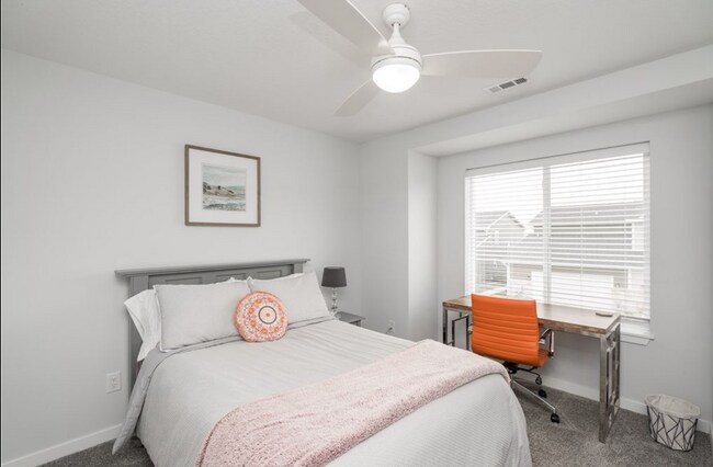 Large second bedroom - 513 Spring Crest Lane
