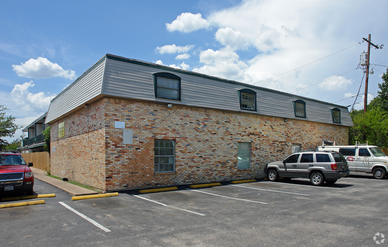 Primary Photo - 1402 E Saint Johns Ave