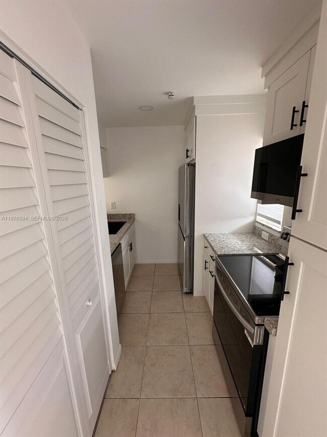 Foto del edificio - 910 Twin Lakes Dr