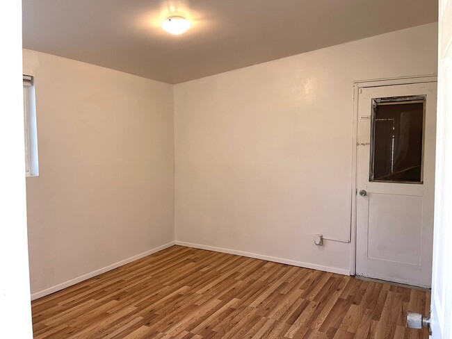 Building Photo - Three Bedroom Two Bathroom Home $2,495 Ria...