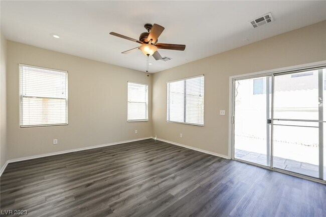 Foto del edificio - 10929 Sadlers Wells St