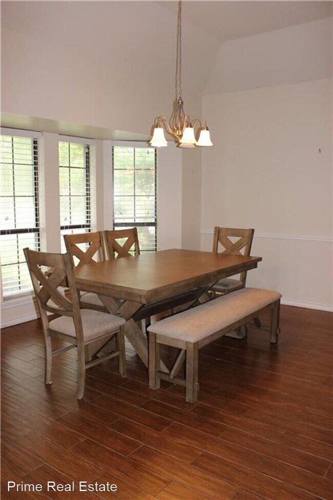 Building Photo - 4 br, 2 bath House - 300 Long Point Dr.