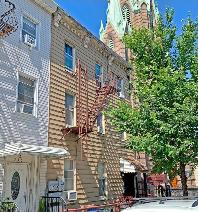 Primary Photo - 234 24th St