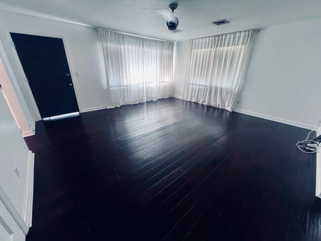 Foto del edificio - 2163 Wisteria St