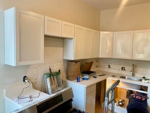 Building Photo - 126 Thorndike St
