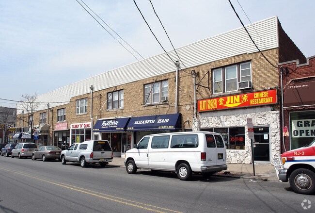 Building Photo - 213-225 Main Ave