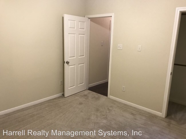 Building Photo - 3 br, 2 bath House - 621 Park Hill Circle